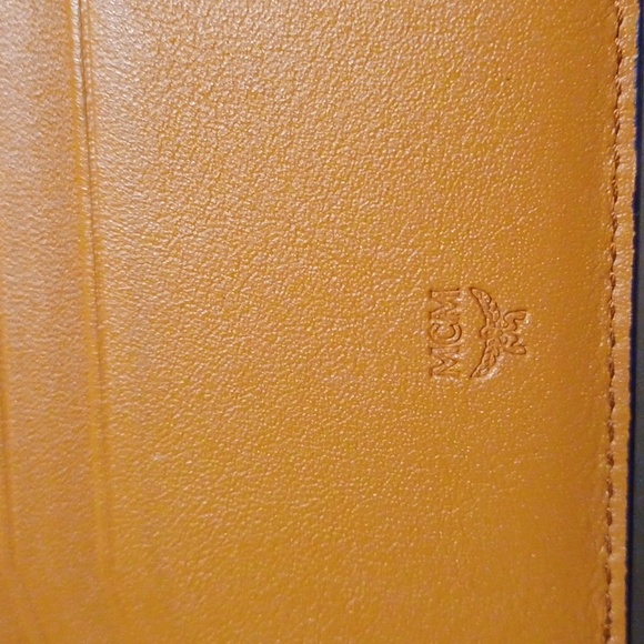 🔷️MCM NAVY BI-FOLD CARD CASE - Picture 9 of 10